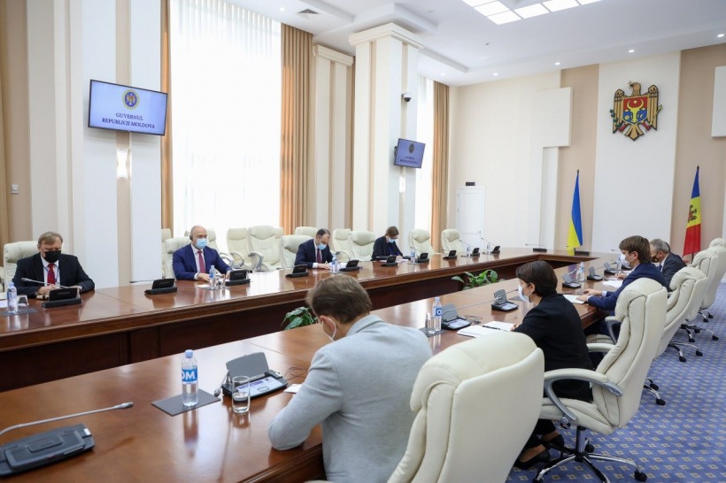 Денис Шмигаль і Наталія Гавріліце домовилися про започаткування роботи Асоційованого тріо на рівні Прем’єр-міністрів Денис Шмигаль і Наталія Гавріліце домовилися про започаткування роботи Асоційованого тріо на рівні Прем’єр-міністрів